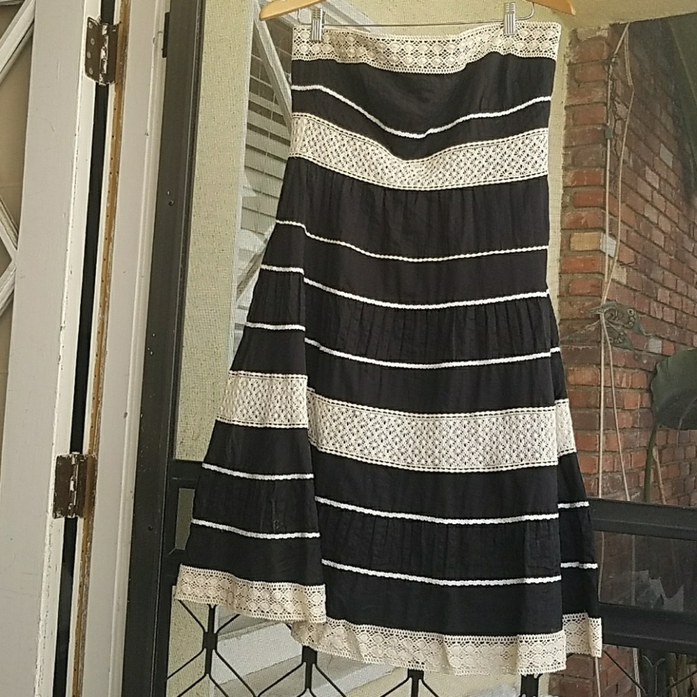 Black and cream strapless dress